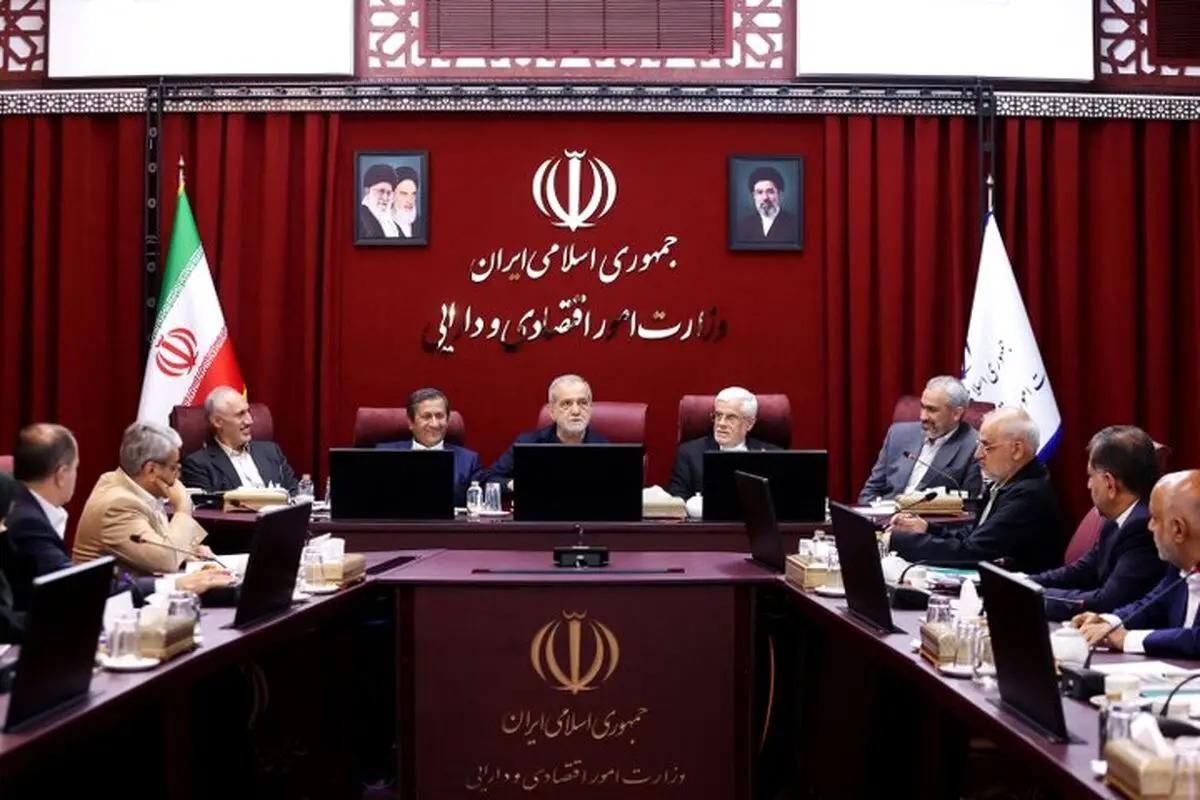 پزشکیان: صداوسیما حق ندارد با تحلیل‌های یک‌جانبه و غیرمستند، به تشویش افکار عمومی و سیاه‌نمایی بپردازد/ اعتبار کالابرگ الکترونیکی خانوارها باید افزایش یابد