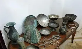 کشف 43 شیء تاریخی در خانه مرد شیروانی