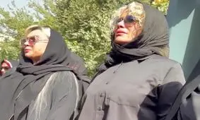 پایان تلخ اکبر عبدی به دست شراره رخام رقم خورد/ شراره رخام بر سر مزار اکبر عبدی چه کرد؟/ ویدئو