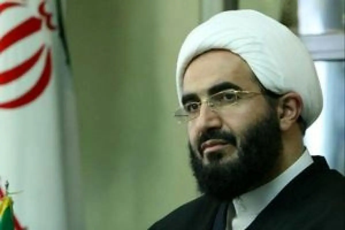 حجت الاسلام علی اکبری: حذف کتاب معضل جوانان عصر جدید است