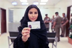 صدور اولین گواهینامه رانندگی برای زنان عربستان +عکس