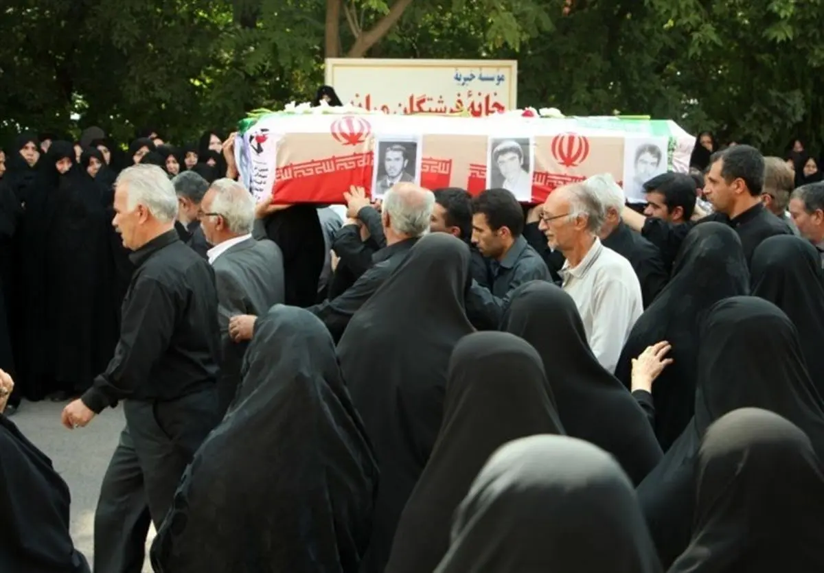 مادر شهید محمد دیانت به فرزند شهیدش پیوست‌