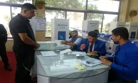 تلاش برای خاموش کردن آتش در مخازن حاوی آراء انتخابات اخیر عراق