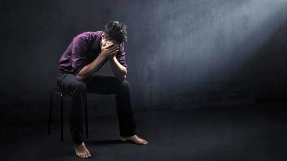 چگونه با افکار خودکشی مقابله کنیم؟