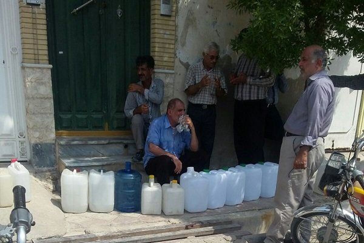 مخاطب بوشهری: هر ۴۸ ساعت فقط ۴ ساعت آب داریم