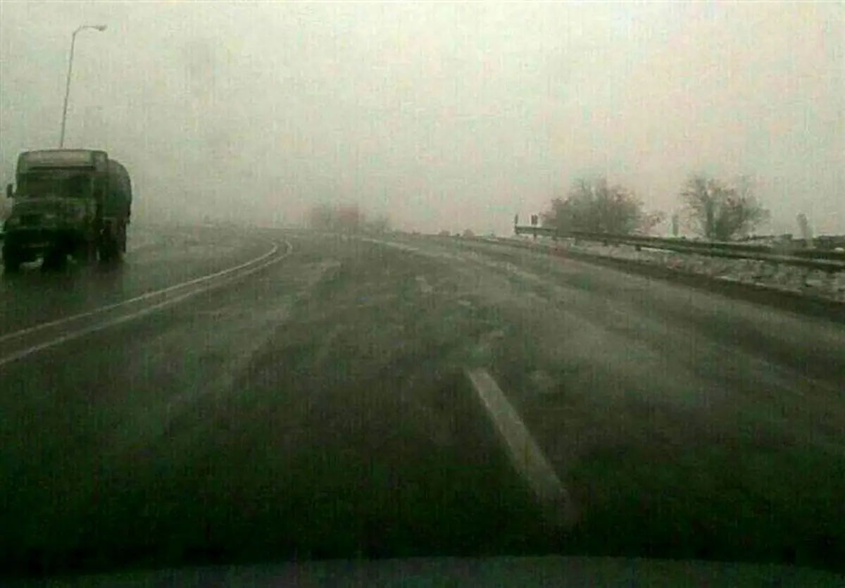 لغزندگی تمام محورهای استان همدان/ مه‌آلودگی گردنه‌ها