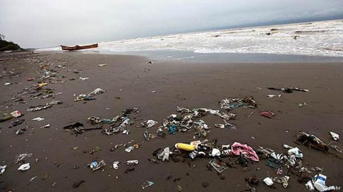 دفع زباله‌ها و ریختن شیرابه‌ها به مناطق ساحلی در تالش