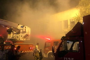 آوار شدن پاساژی پس از مهار آتش‌سوزی در خیابان امیرکبیر