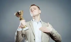 اسیر مرد خودشیفته نشوید