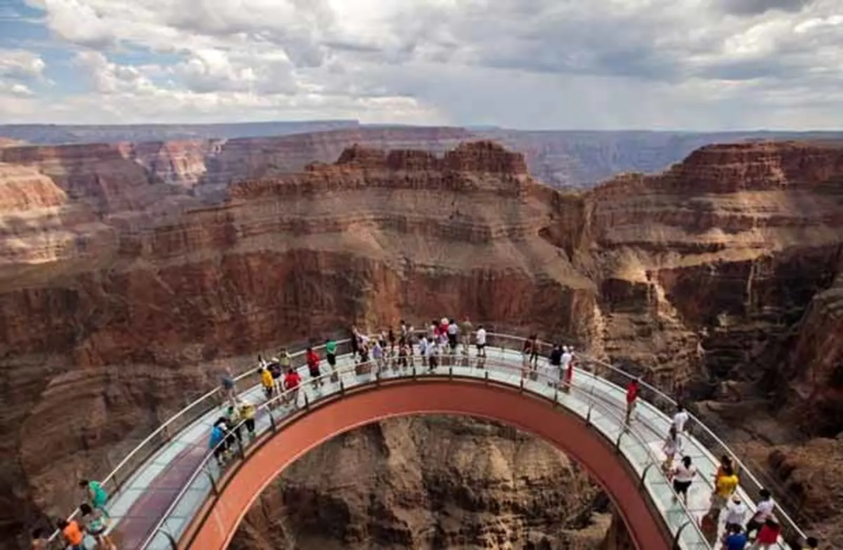 عکس هایی از ترسناک ترین راهروهای هوایی