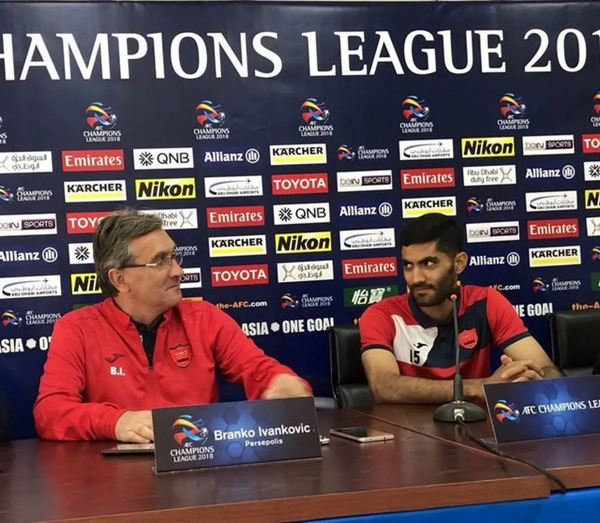 انصاری با پرسپولیس تمدید کرد