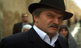 عکس با شورت ورزشی آقای بازیگر