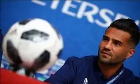 مشکل حضور بانوان در ورزشگاه ها را در خانواده مان حل می کنیم نه اینجا