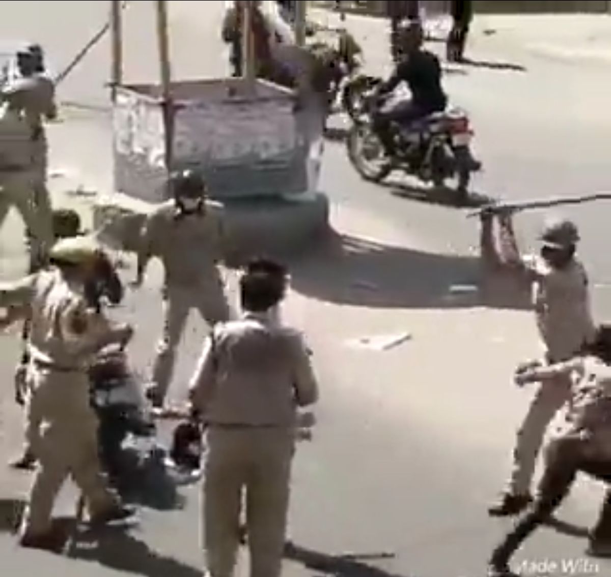 واکنش عجیب پلیس هند به موتور سوار
