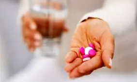 “خوردن قرص بدون آب” چه بلایی سرمان می آورد؟