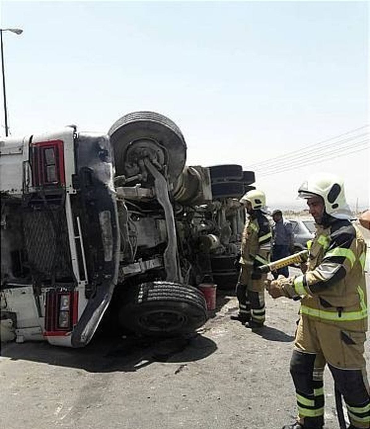 واژگونی میکسر بتن در جاده خاوران +عکس