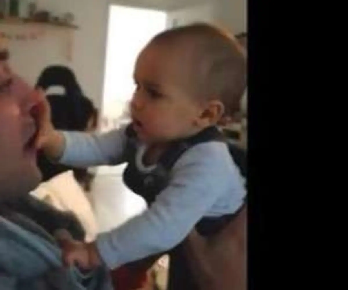 عکس العمل جالب کودک بعد از تراشیده شدن ریش پدرش + فیلم