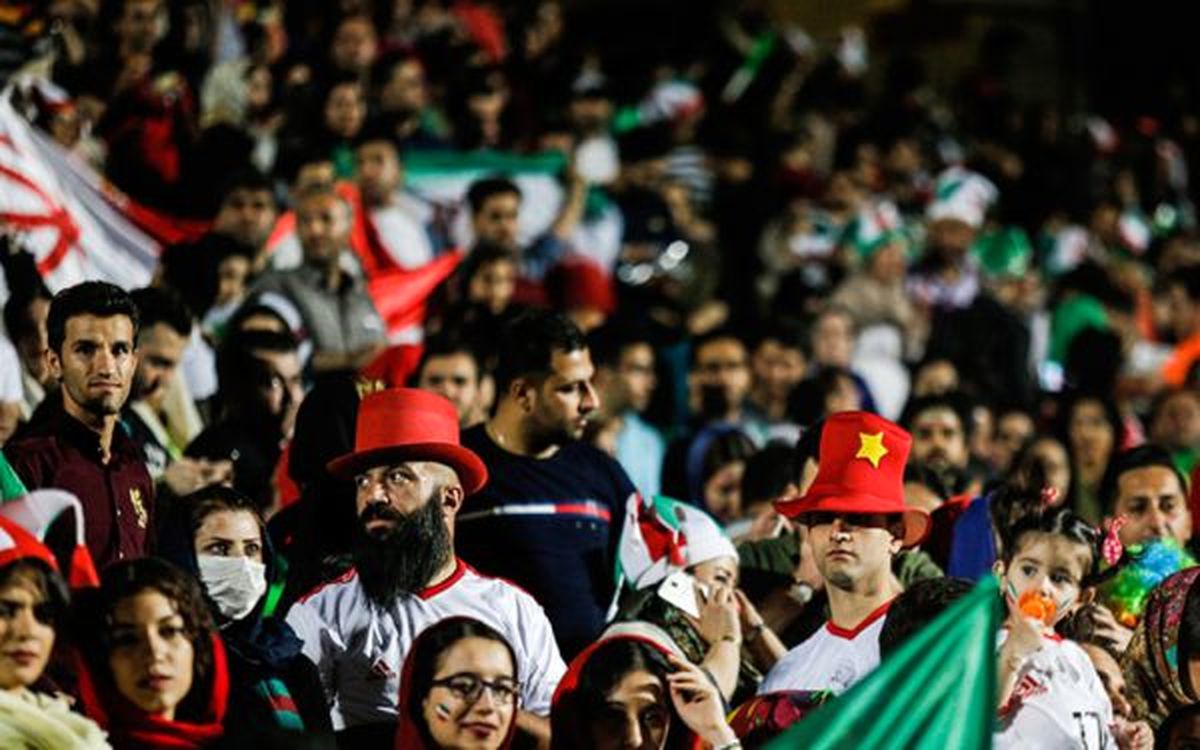 روز چهارشنبه برای تماشای بازی ایران- اسپانیا چه کسی دستور ورود تماشاگران به ورزشگاه آزادی را صادر کرد؟