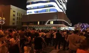 تجمع هواداران ایرانی مقابل هتل تیم ملی/ پاسخ ملی‌پوشان به ابراز احساسات هواداران