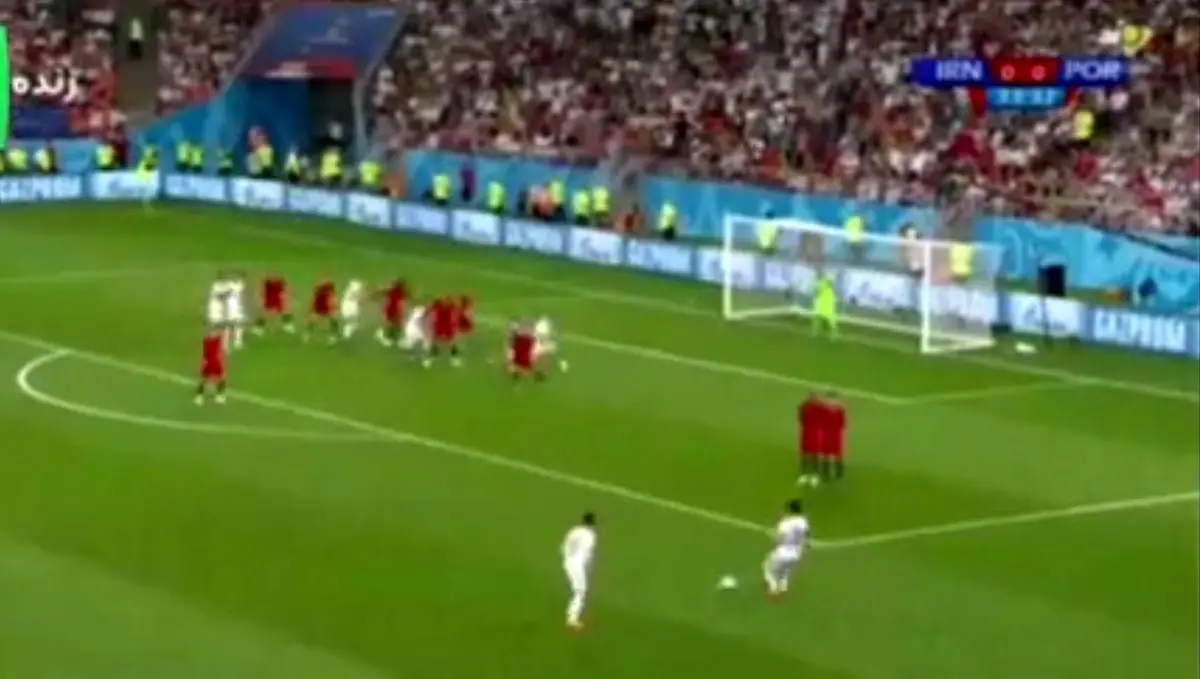 موقعیت گل برای ایران توسط عزت اللهی که در دستان دروازه بان قرار گرفت