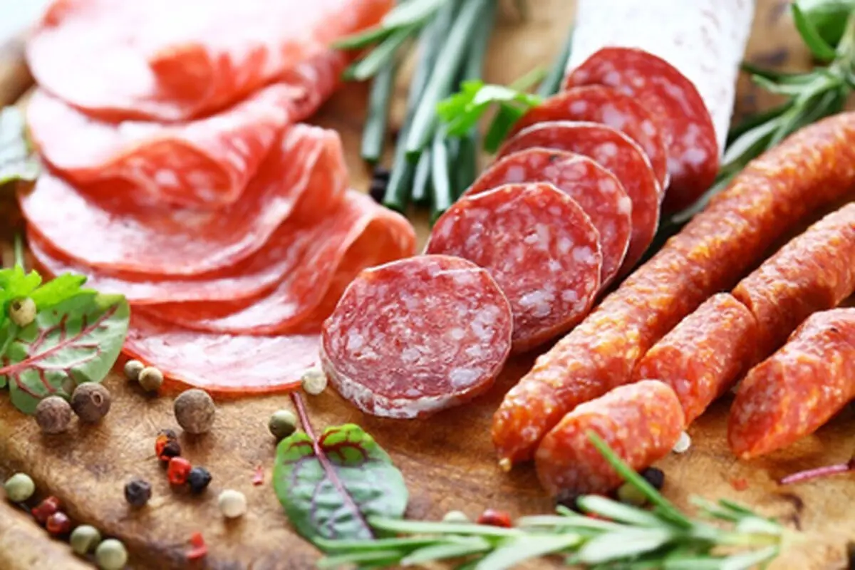 تفاوت ژامبون کالباس و بیکن چیست؟