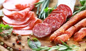تفاوت ژامبون کالباس و بیکن چیست؟