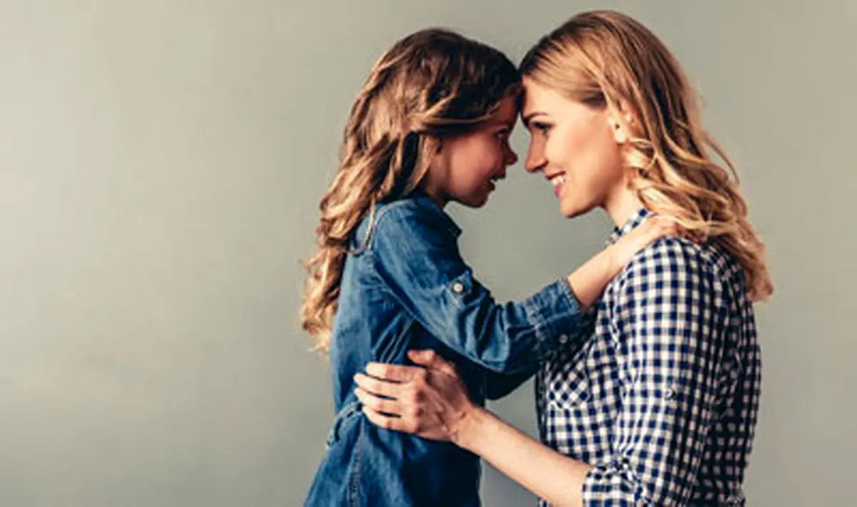 راز‌های تربیت دختری شاد و قوی