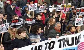 معترضان انگلیسی: ترامپ را فقط باید مسخره کرد و دست انداخت