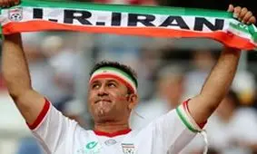 خبرنگاران پشت درهای بسته برای شرکت در مراسم استقبال از تیم ملی