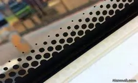 چرا شیشه پنجره ی اتومبیل نقطه های مشکی دارد؟