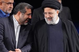 وزیر دولت سیزدهم: بخشی از بدن شهید رئیسی همچنان در محل حادثه است

