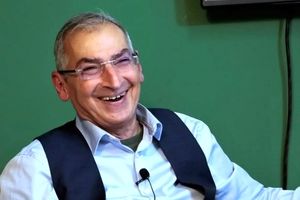 تمسخر صادق زیباکلام در شبکه افق تلویزیون/ ویدئو