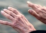 ۳ دلیل اصلی ابتلا به پارکینسون را بشناسیم
