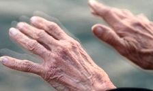 ۳ دلیل اصلی ابتلا به پارکینسون را بشناسیم
