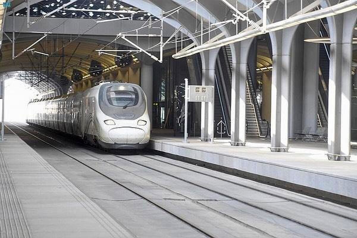 غافلگیری تازه بنسلمان؛ زنان راننده قطار حرمین شریفین شدند/ تصاویر