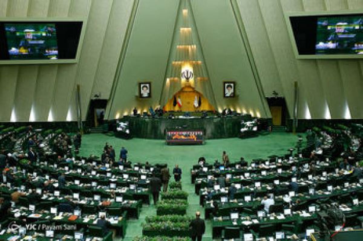 ماجرای ارسال پیامکهای مشکوک به نمایندگان ادامه دارد/یک نماینده مجلس: به شایعات توجه نکنید لایحه حمایت از کودک از دستور کار خارج نشده است