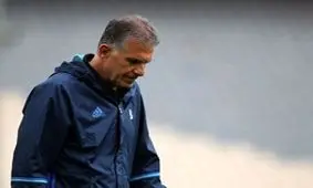 شعار علیه کی روش در تمرین پرسپولیس