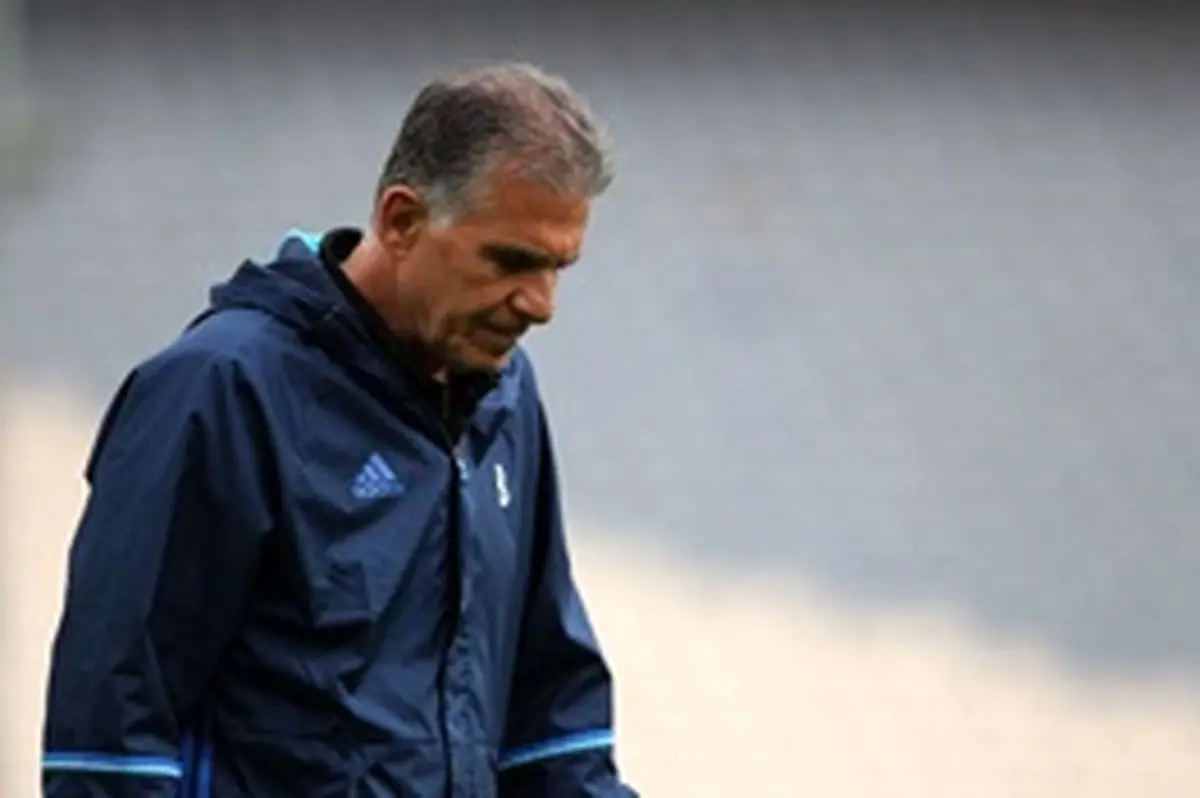 شعار علیه کی روش در تمرین پرسپولیس