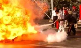 فیلمی از مهار حریق در پتروشیمی آبادان