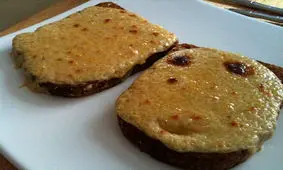 طرز تهیه پنیر با نان تست