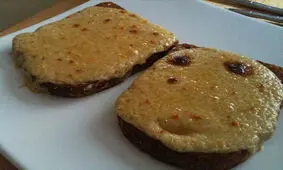 طرز تهیه پنیر با نان تست