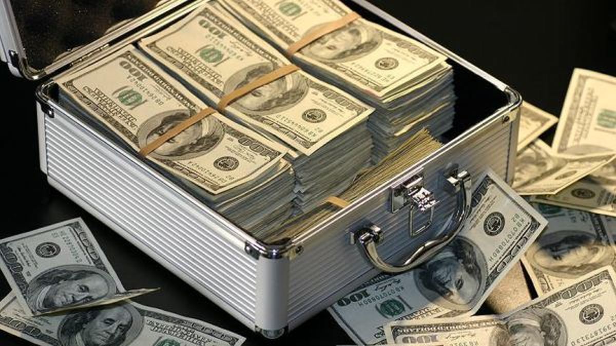 قاچاق دلار به ایران برای کسب سود توسط افغان ها/ روزانه بین 2 تا 3 میلیون دلار ارز به ایران وارد می شود