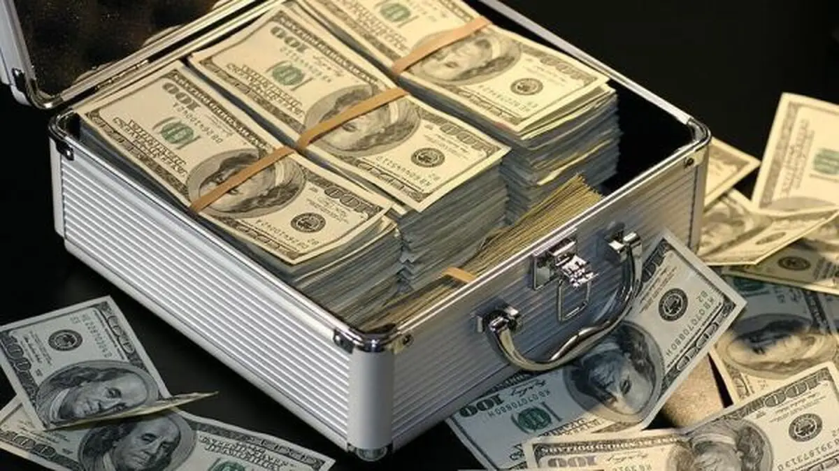 قاچاق دلار به ایران برای کسب سود توسط افغان ها/ روزانه بین 2 تا 3 میلیون دلار ارز به ایران وارد می شود