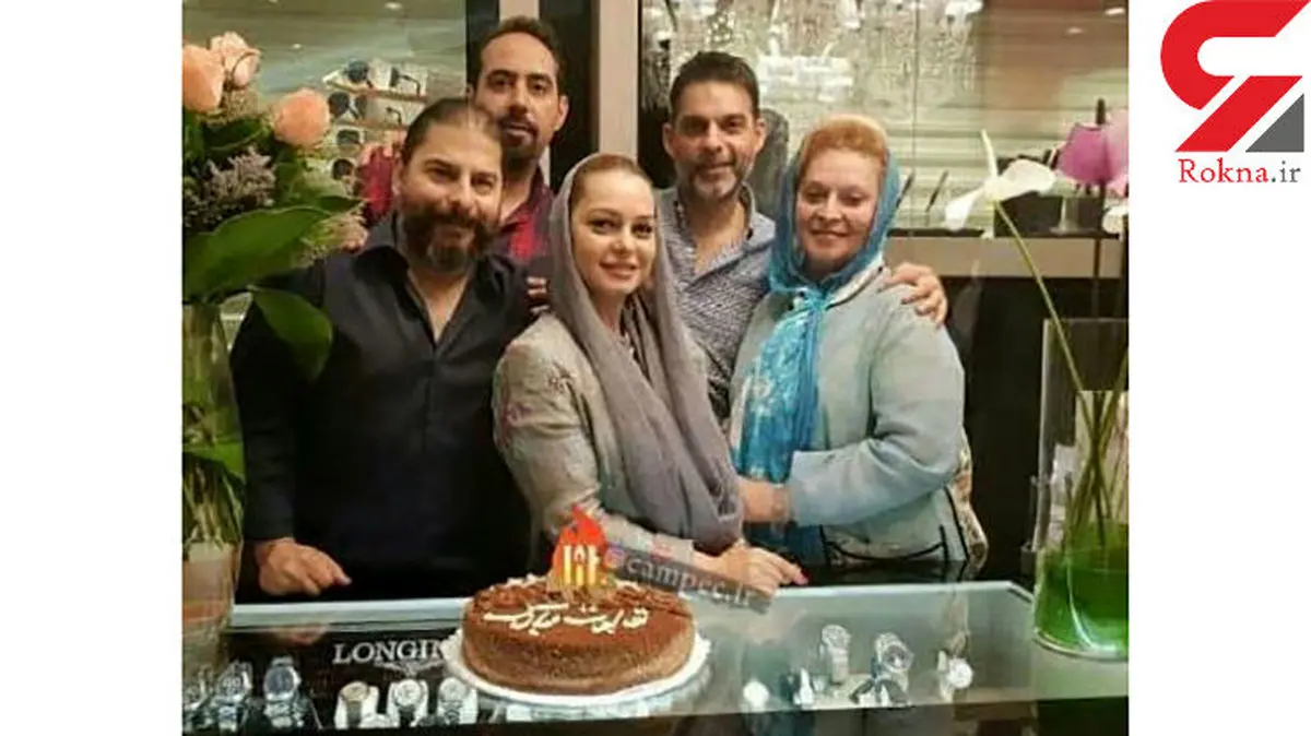 جشن تولد آقای بازیگر کنار خانواده اش در یک ساعت فروشی! + عکس