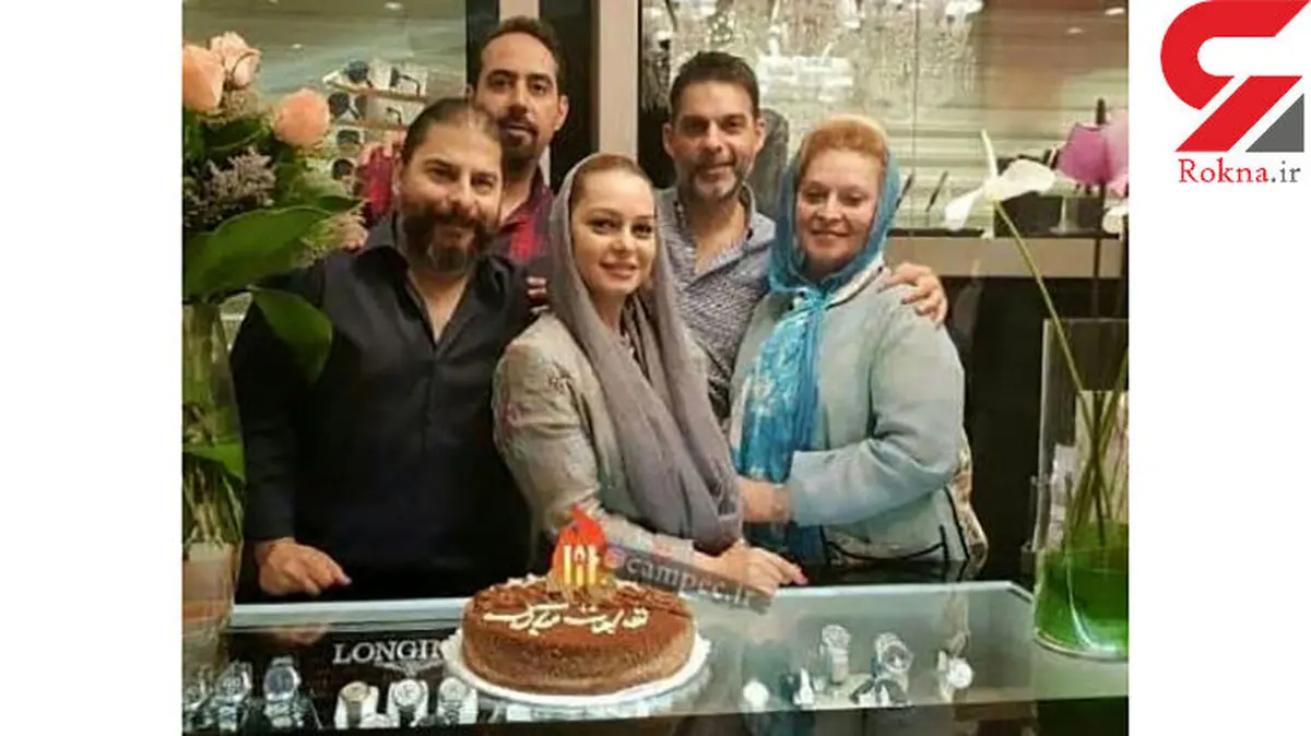 جشن تولد آقای بازیگر کنار خانواده اش در یک ساعت فروشی! + عکس