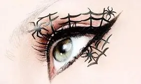 چشمهای این دخترها با مژه های عجیب و غریب