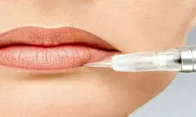  عوارض تاتوِی لب‌ها