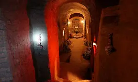 غاری شگفت انگیز که فقط با یک قلم و چکش ساخته شد