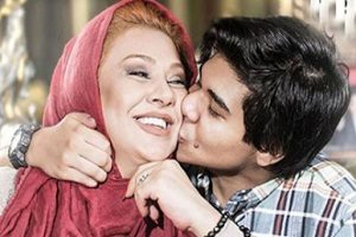 خوشحالی نسرین مقانلو از بازگشت همسر و پسرانش از آمریکا+تصاویر