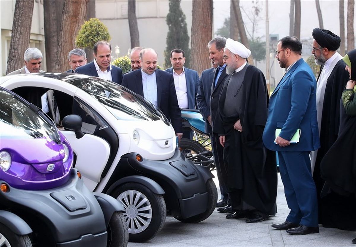بازدید روحانی از محصولات تولیدی سه شرکت دانشبنیان